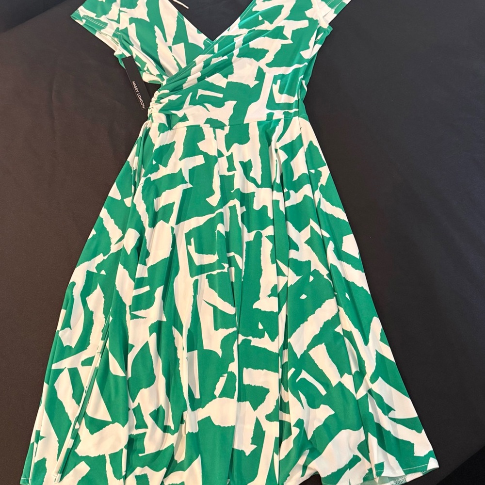NWT Maggy London Green and White Abstract Midi Dress
